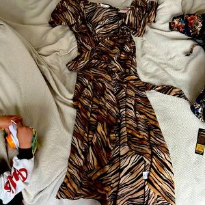 XS animal print dress with puff sleeves that can drop over shoulder